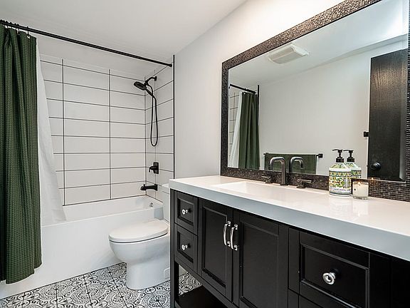 5th image of 1561 Vidal St #301