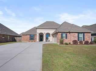 8821 Providence Dr, Denham Springs, LA 70726