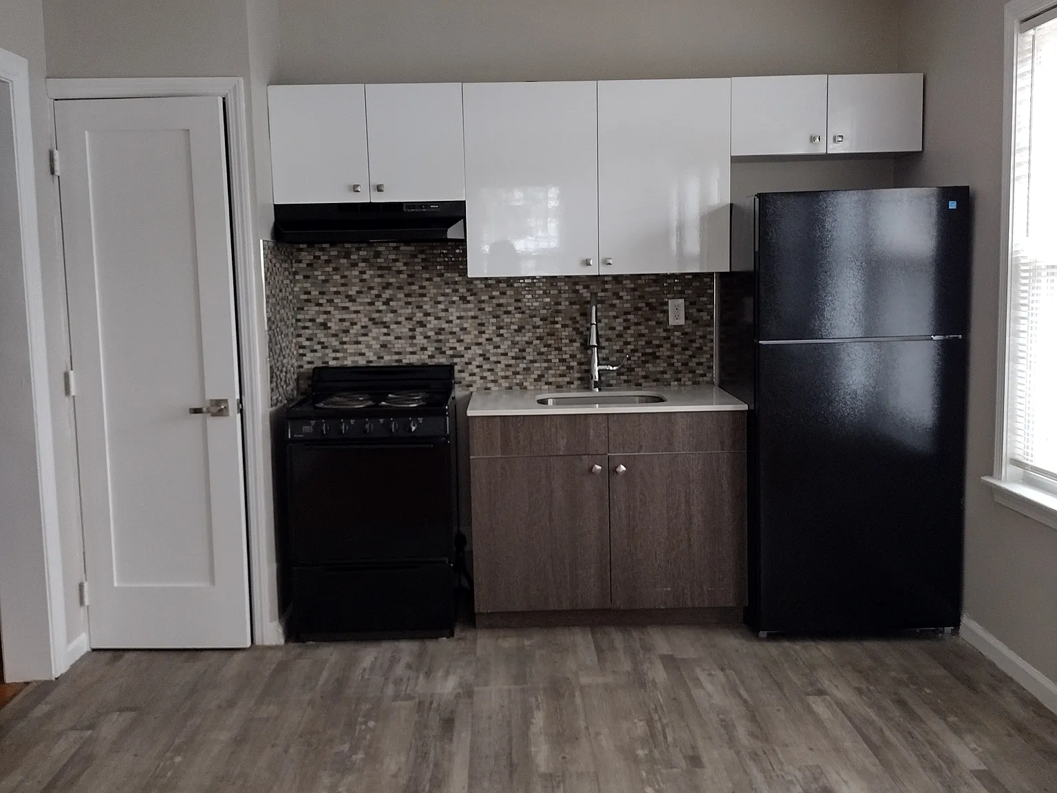 2 bed, 704 sqft, $1,500 — Photo 1