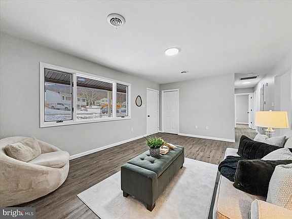 4th image of 207 Steves Ln