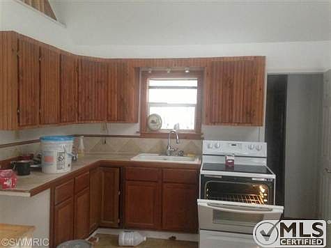 4th image of 8606 W Bowling Green Blvd