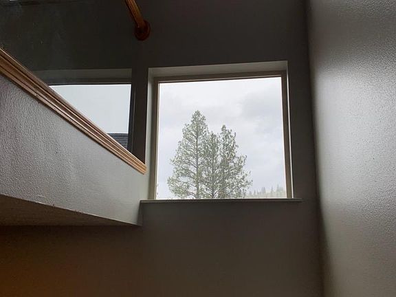 3rd image of 813 W Lincoln Blvd