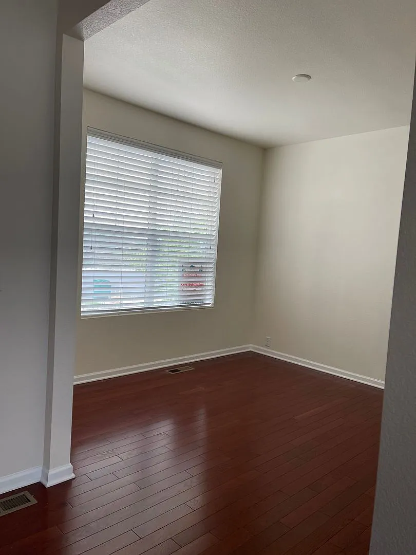 5 bedrooms Single Family House in Aurora 80016 — Photo 3