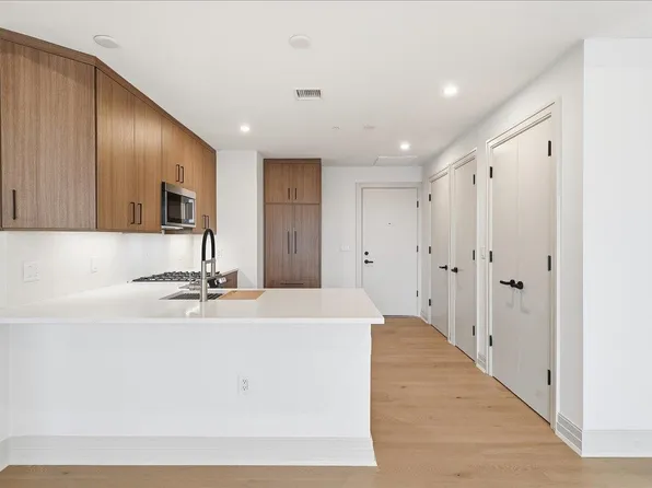 921 Madison Street image 5 of 22