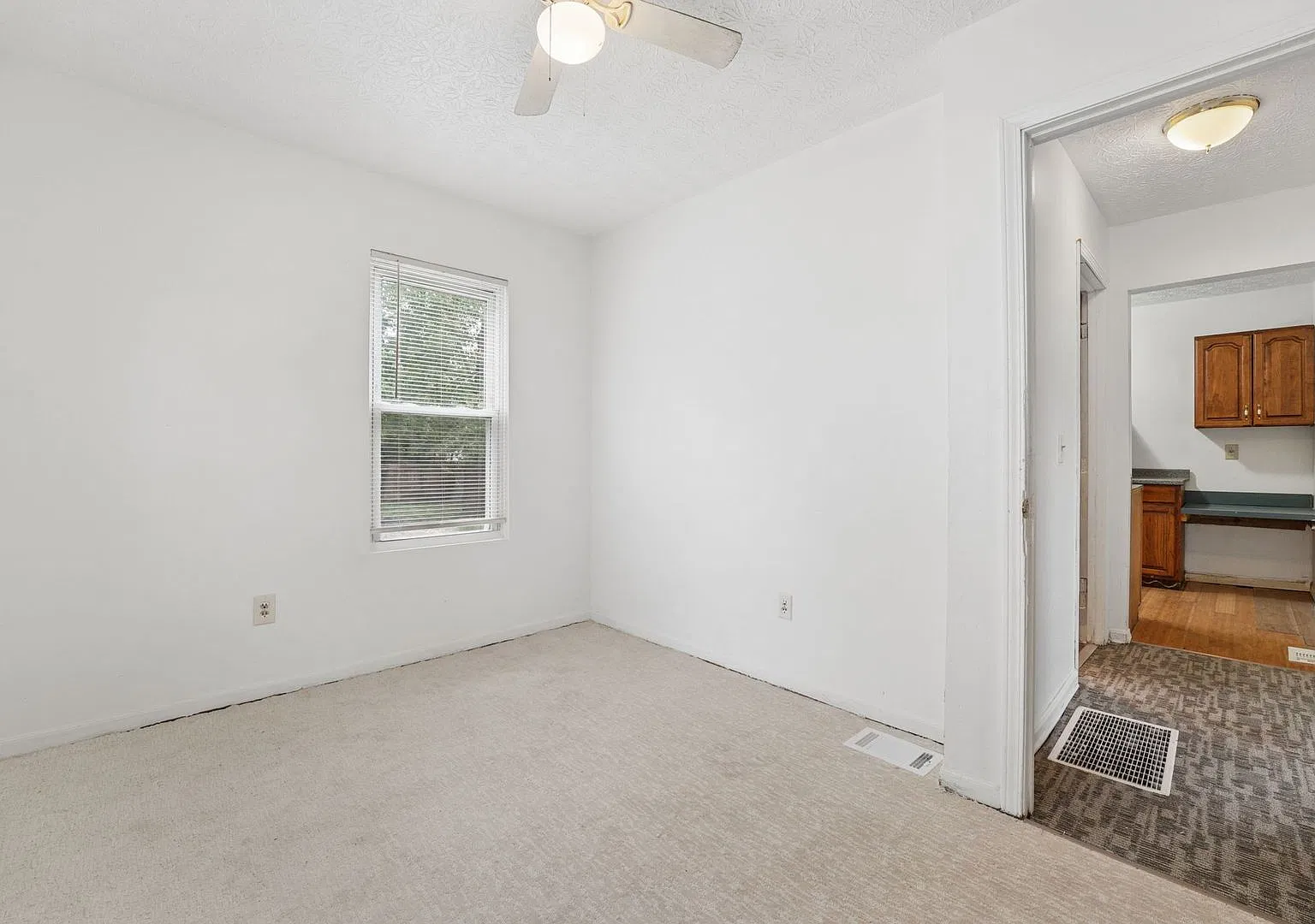 Charming 2-Bedroom Ranch Home | Pet-Friendly | Off-Street Parking | $1150/Month — Photo 4