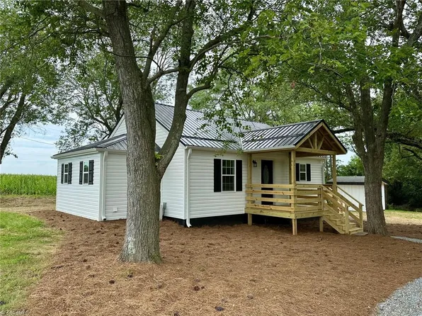 875 Eagle Mills Rd, Hamptonville, NC 27020