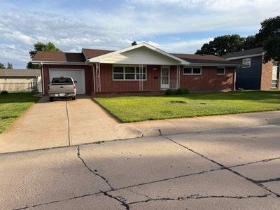 2102 W D, North Platte, NE, 69101