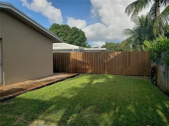 4th image of 1085 NE 34th St #1