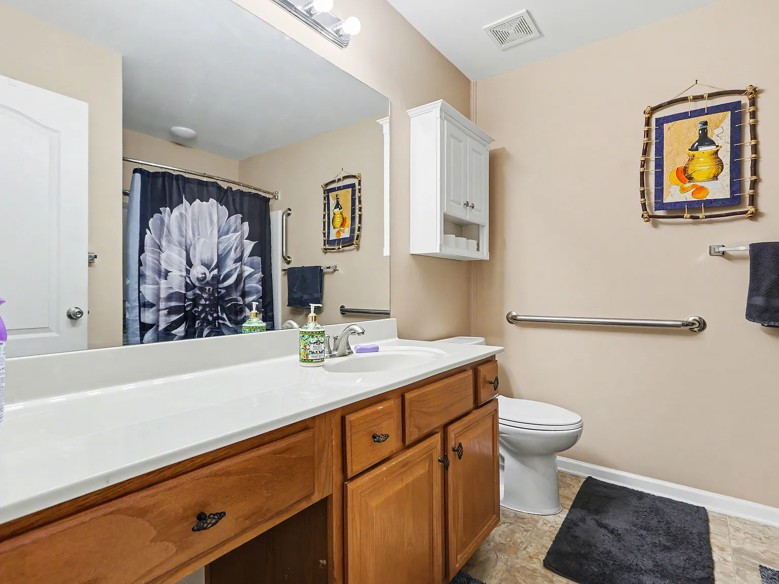 4 bed, 2400 sqft, $2,799 — Photo 3