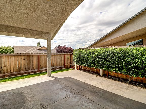 5th image of 1102 Golden Gate Trl
