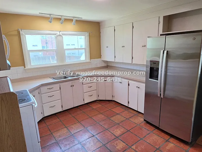 1015 Belford Ave — Photo 3