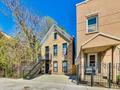 2242 W Grand Ave, Chicago, IL, 60612