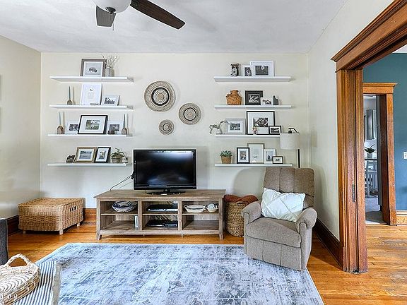4th image of 530 Eldred St