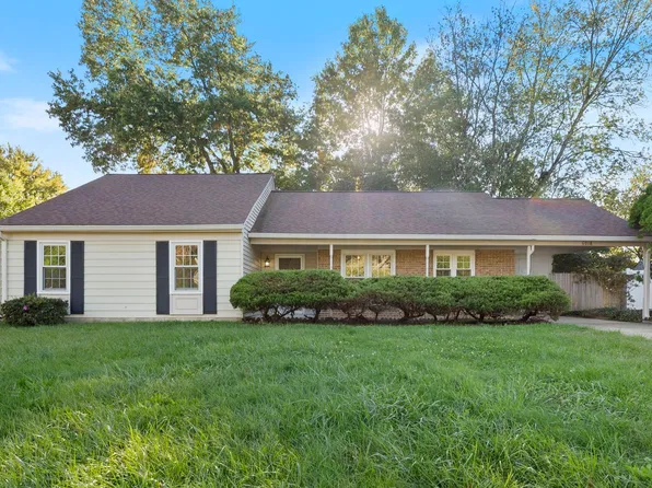 6918 Lodestone Ct, Alexandria, VA 22306