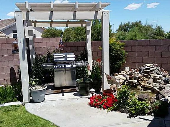 3rd image of 1084 Las Palmas Entrada Ave