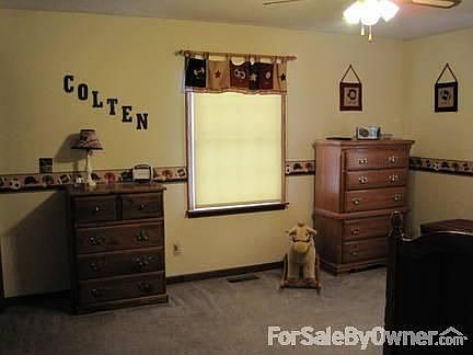 Big bedrooms with nice closet space