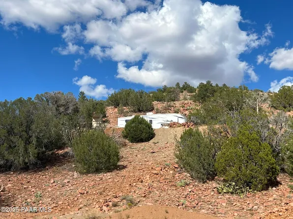 296 W Quartz Hill Rd, Ash Fork, AZ 86320
