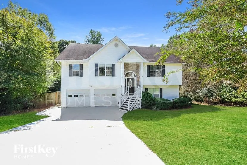 4 bed, 3.0 bath, 2328 sqft, $2,295 — Photo 1