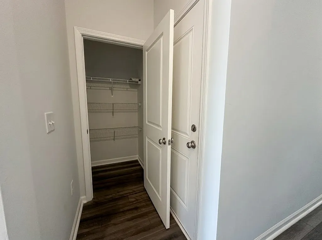 4 bed, 2290 sqft, $2,600 — Photo 3
