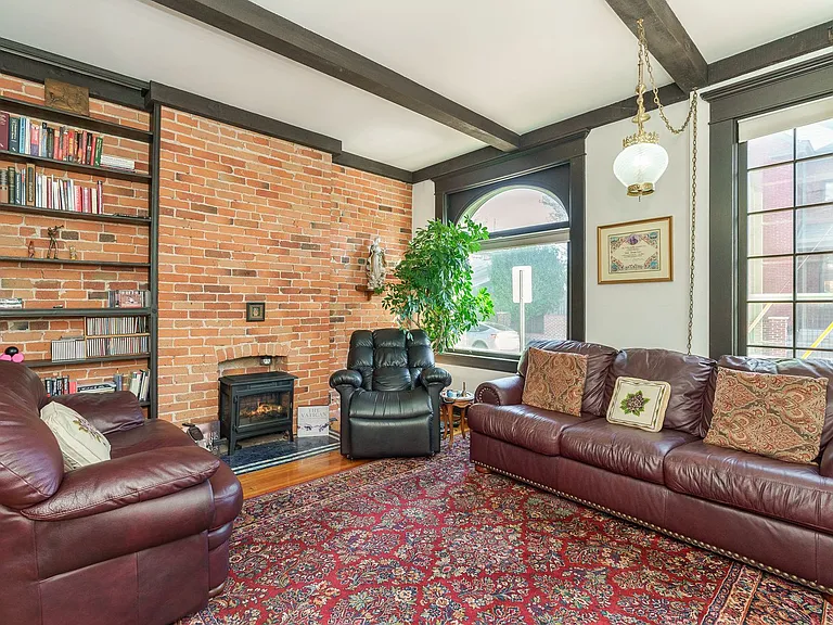 Unique 2 Bedroom in German Village — Photo 12