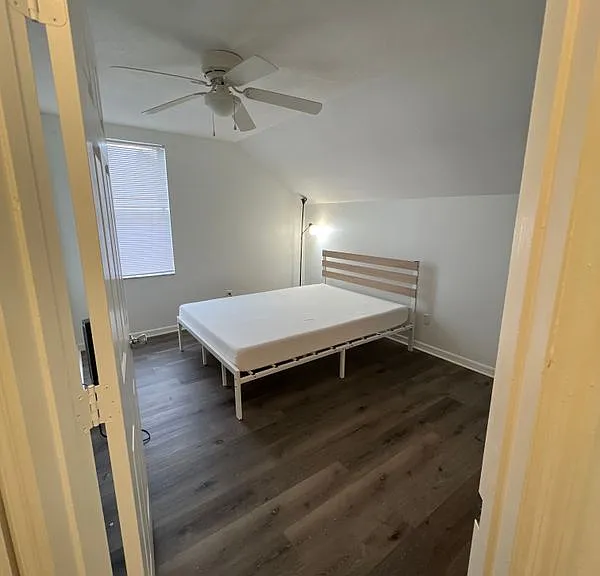 4233 Forest Island Dr — Photo 2