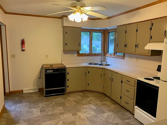 84 Hardy Ave #1 — Photo 11