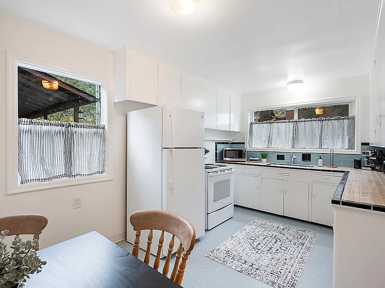 1104 SW Gaines St #C — Photo 8