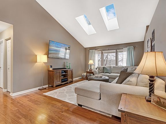 4th image of 310 Meadow Lakes Blvd