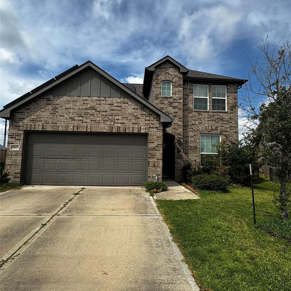 4 bed, 3.0 bath, 2401 sqft, $3,500 — Photo 1