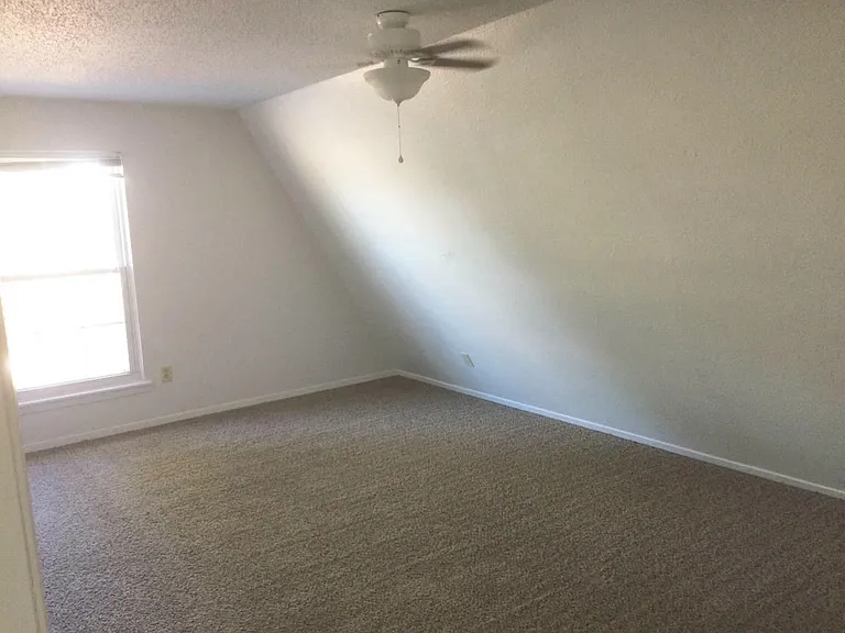 9009 Clusters Dr — Photo 6