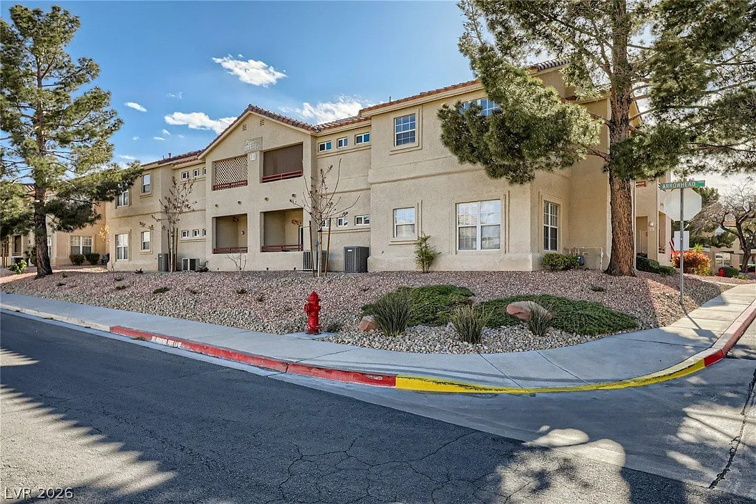 2 bed, 2.0 bath, 1019 sqft, $1,300 — Photo 1