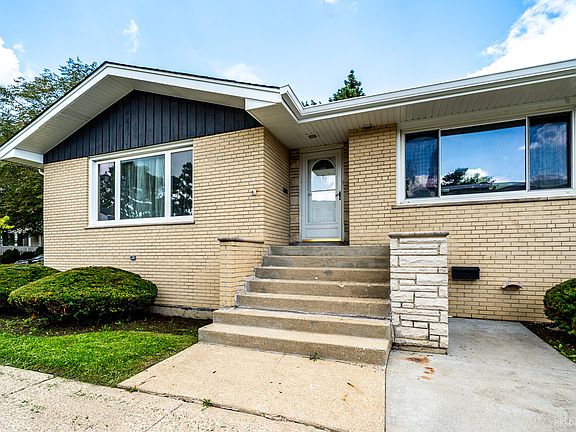2nd image of 3045 S 48th Ct