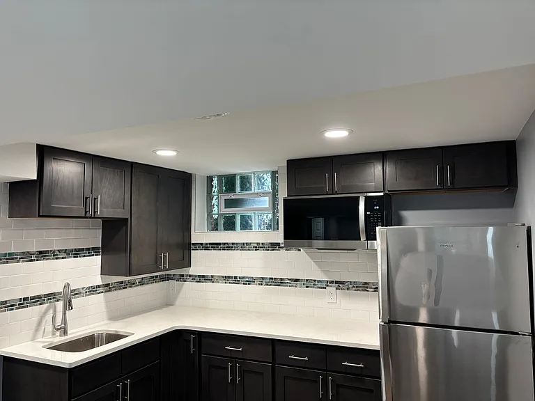562 Kenmore Ave — Photo 2