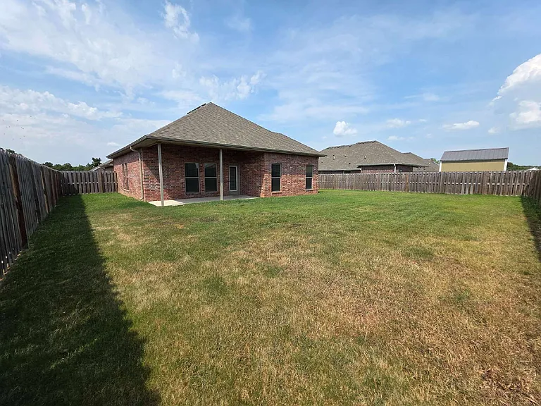 2405 Graham Ln — Photo 19