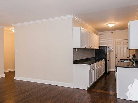 3rd image of 724 W Roscoe St #732-1S
