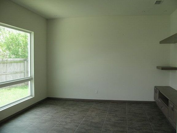 4th image of 1070 Ceiba Cir