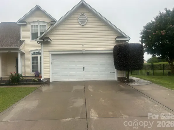 12610 Skymaster Ct, Charlotte, NC 28278