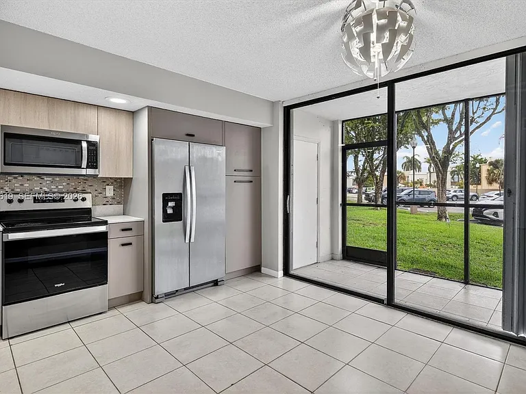 8065 SW 107th Ave #106 — Photo 4