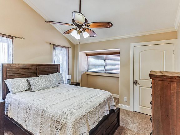 4th image of 3410 Lakeside Dr #3410
