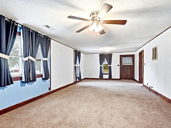 3rd image of 810 Lord St