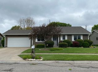 2916 Berkley Ln, Salina, KS 67401