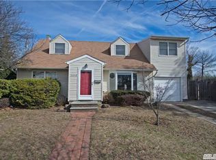 3035 Erwin Pl, Oceanside, NY 11572