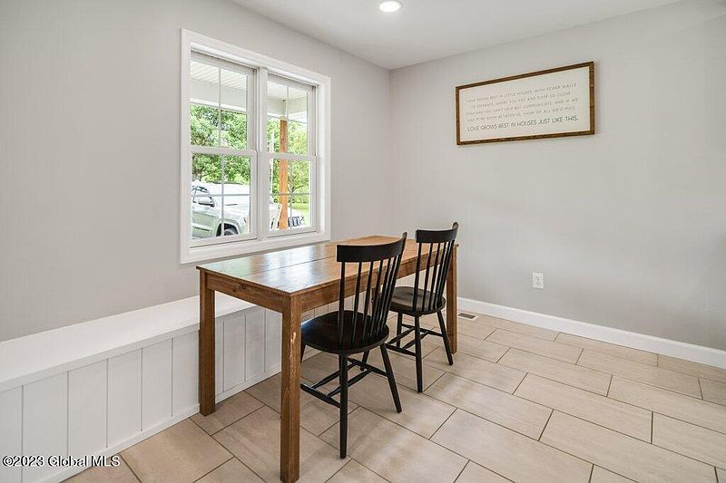 4th image of 7 Munger Hill Road