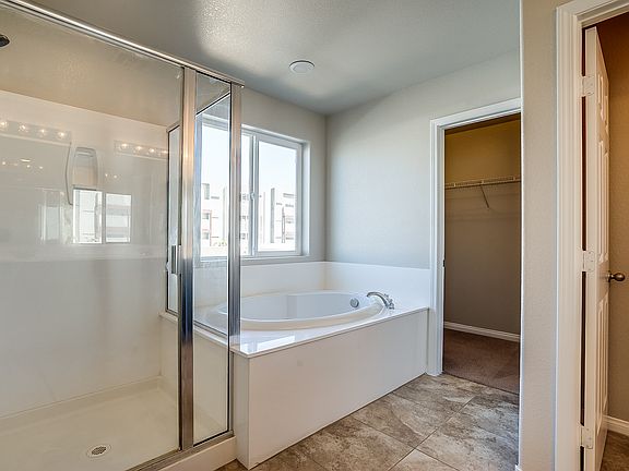 4th image of 3090 Lake Como Ave