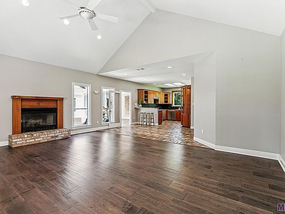 5th image of 32449 Briarwood Ln