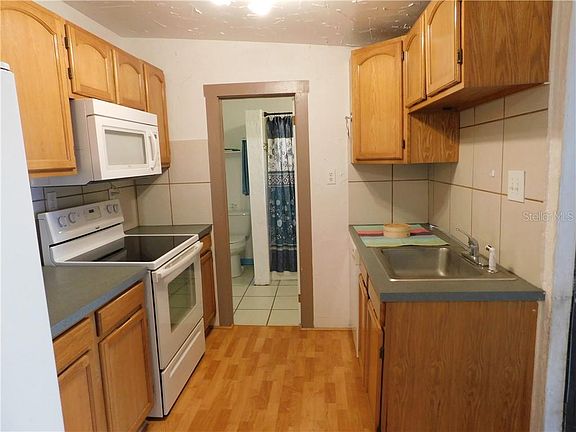 5th image of 15117 Waverly St