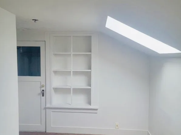 712 N Motor Pl APT 4, Seattle, WA 98103