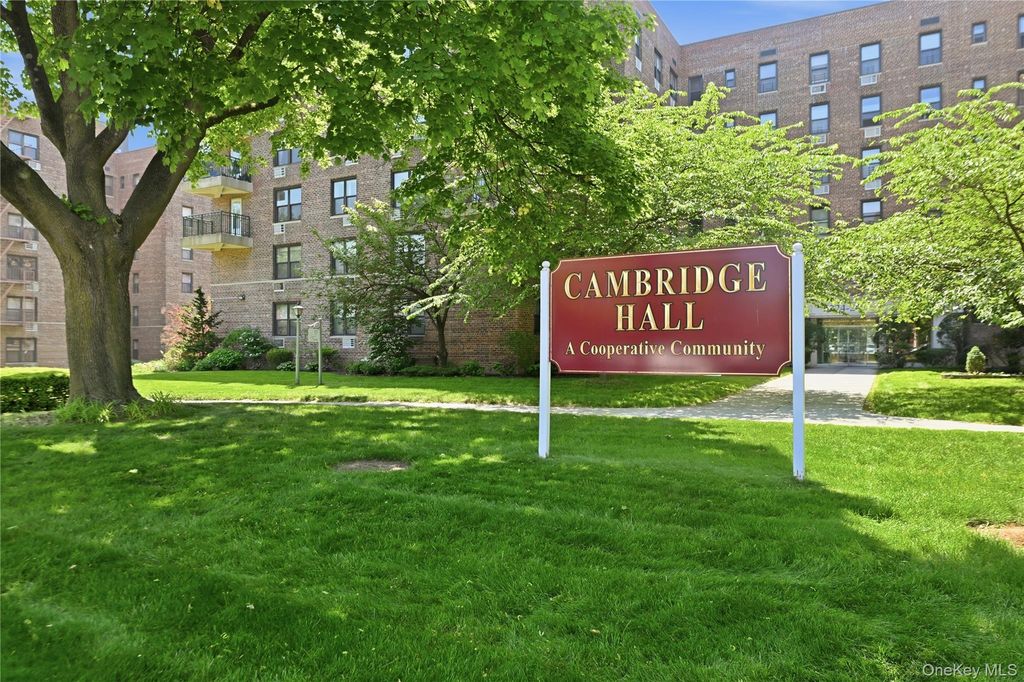 1-bedroom condo for sale in Hollis Hills