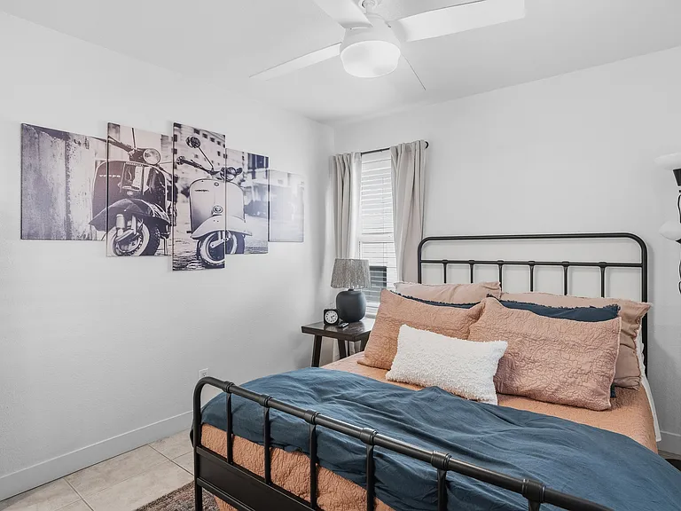2606 Juan St — Photo 18