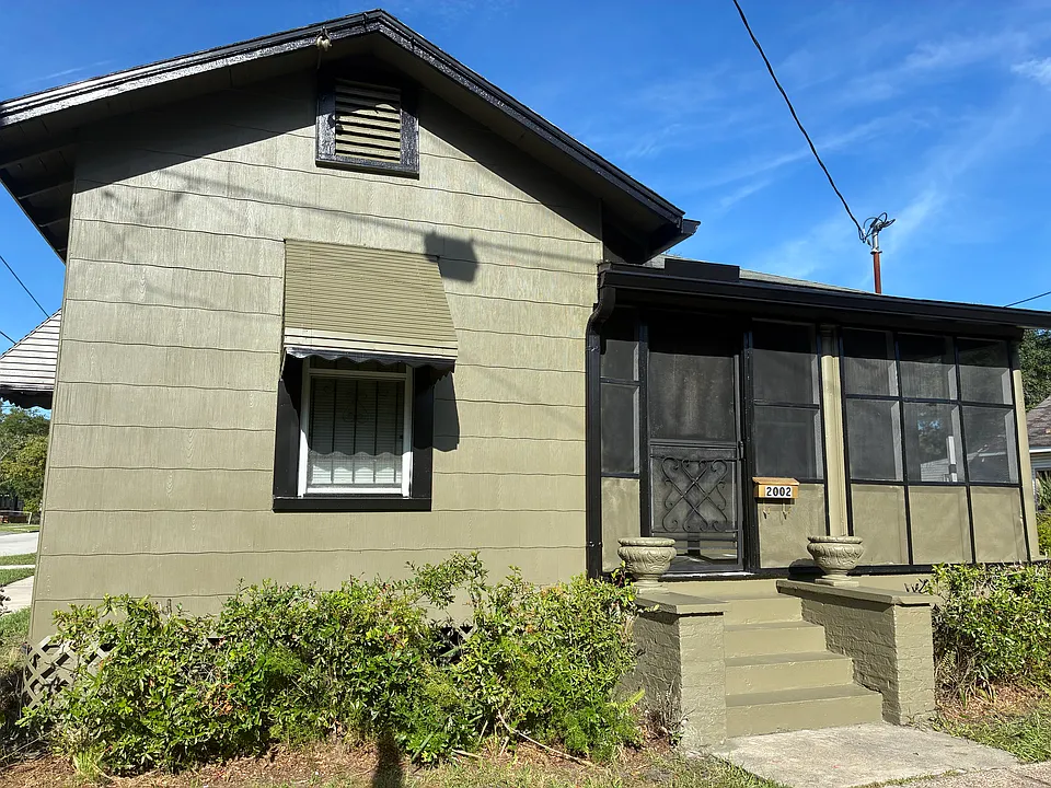 2002 Franklin St